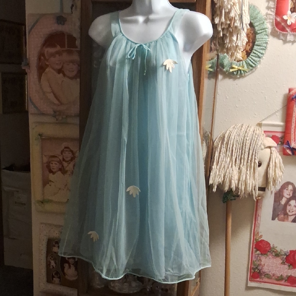 Like New,Vintage 70's,Sexy,Baby Blue,Filmy Nightgown with White Seashell Trim🦋
